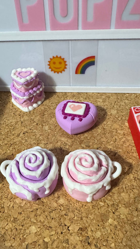 Cinnamon Roll Keychain π